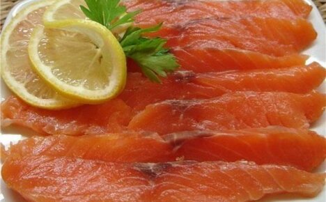 Com'è gustoso e veloce il salmone rosa in salamoia