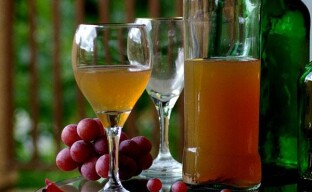 Cleaning home wine with chemicals