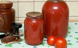 Tykk tomatjuice til vinteren gjennom kjøttkvern
