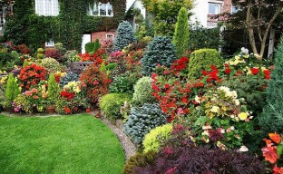 Jardín de flores inglés: una vista magnífica en el jardín durante todo el año