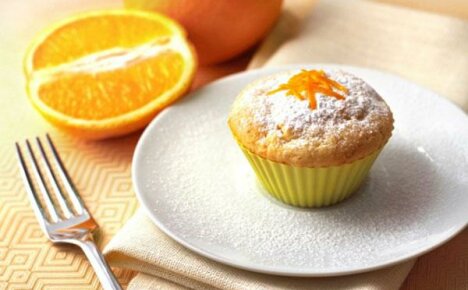 Tilberede oransje muffins på forskjellige måter