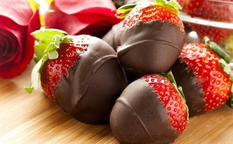 Căpșuni acoperite cu ciocolată: o plăcere estetică pentru gurmanzi