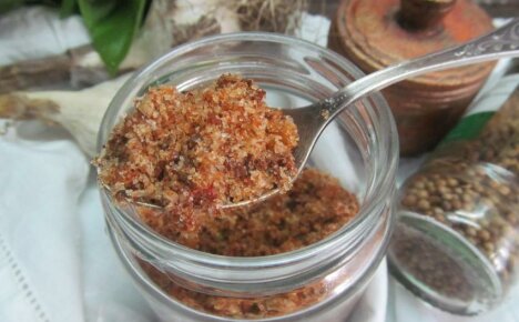 ¿Cómo se llama la sal con especias y hierbas o un trozo de Georgia en tu cocina?
