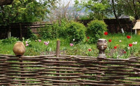 Украсяваме лятната си вила с плетена дървена ограда