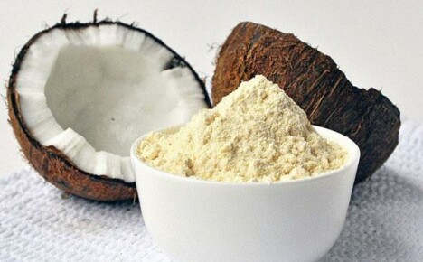 Kokosmjöl som ett alternativ till vete: fördelar, skador och användningar