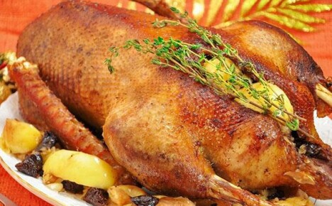 Duck with apples and prunes for the festive table