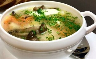 Karpatische soep - een geurig voorgerecht op weekdagen en feestdagen