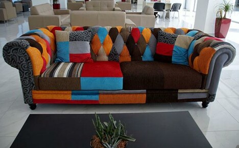Pelapis sofa buat sendiri: tahap kerja di rumah