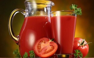 Prečo je paradajková šťava užitočná a kedy je lepšie ju odmietnuť