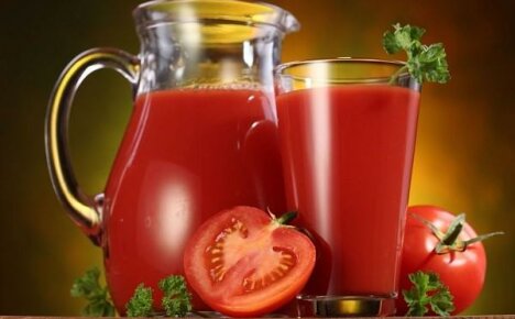 Hvorfor er tomatjuice nyttig, og når er det bedre å nekte den