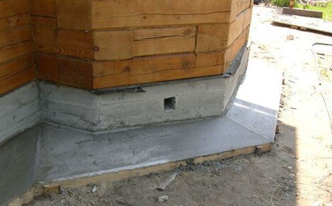 Hur man gör en blind yta av ett hus av betong med egna händer
