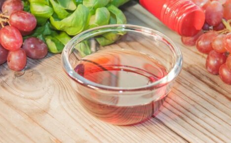 Cucinare l'aceto d'uva a casa - una ricetta semplice per un raccolto sano