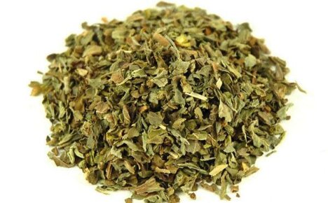 Dried basil, its benefits and preparation
