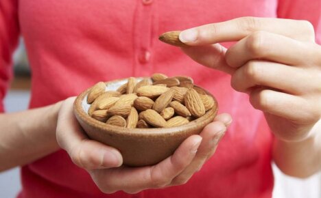 Berapa banyak kacang badam yang boleh anda makan setiap hari dan bagaimana ia berguna