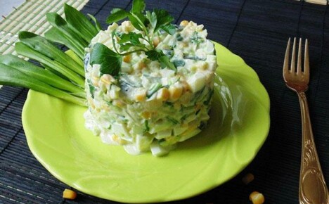 Salát s divokým česnekem - zdroj vitamínů nezbytných pro tělo