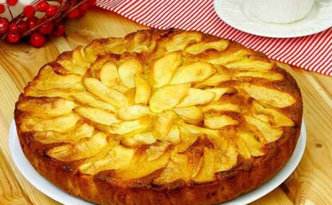 Lush charlotte almával a sütőben: a legjobb receptek