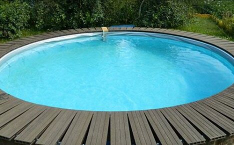 Construirea unei piscine la o căsuță de vară