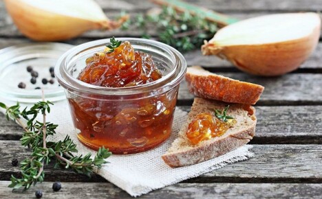 Cibulová marmeláda: originální recepty na francouzské univerzální koření