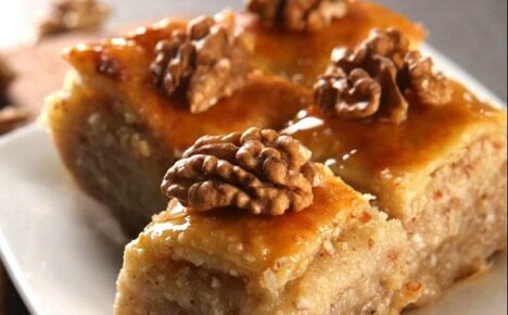 Recipe for classic baklava with walnuts and honey