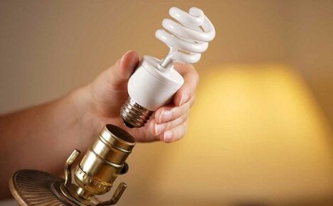 Защо енергоспестяващата лампа мига, когато светлината не свети и как да разрешите проблема