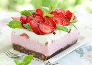 Десерт с ягоди
