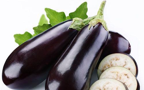 Gedroogde aubergine is een uitstekende voorbereiding op de winter