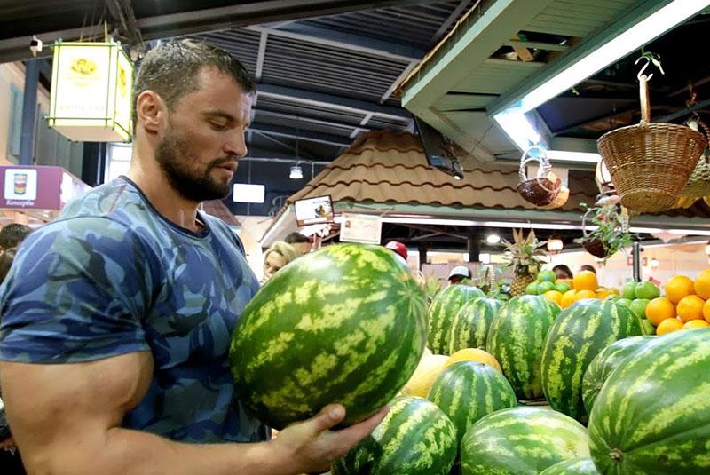 how to choose a watermelon at a glance