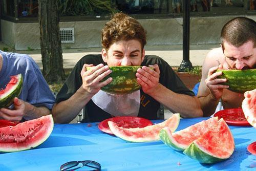 Wenn Sie zu viel Wassermelone trinken, können Sie in Schwierigkeiten geraten
