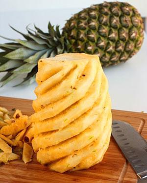 Pulpa ananasa sadrži kalcij, magnezij i fosfor, kalij, željezo i cink