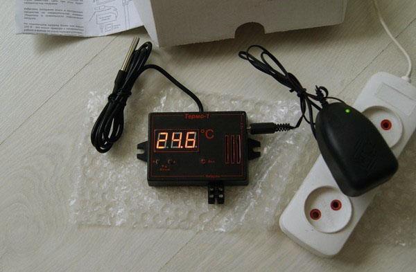 Incubator thermostat
