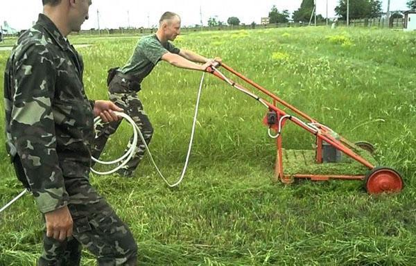 Tratando o local com um cortador de grama caseiro