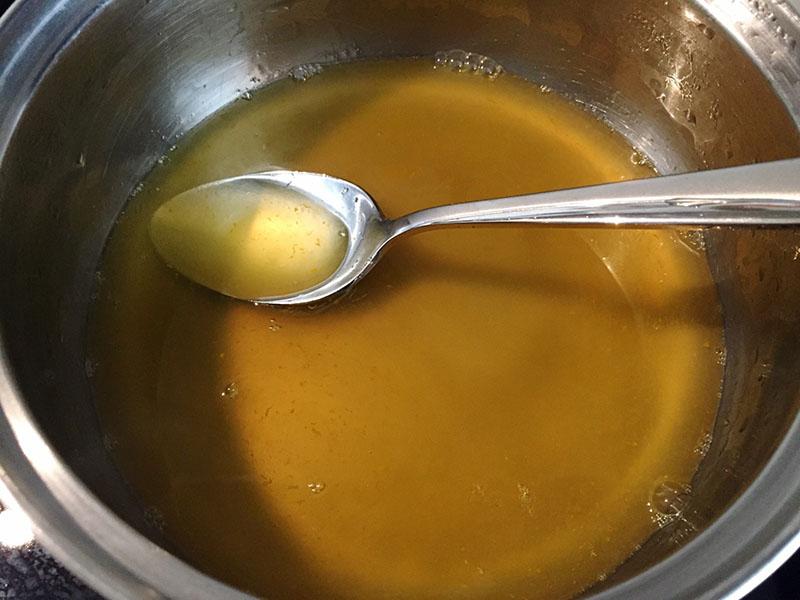 bullir la marinada amb mel