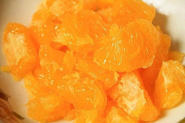 snijd de sinaasappel