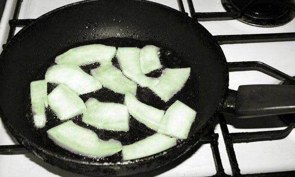 fry melon pieces in batter