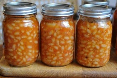 beans in tomato according to a simple recipe