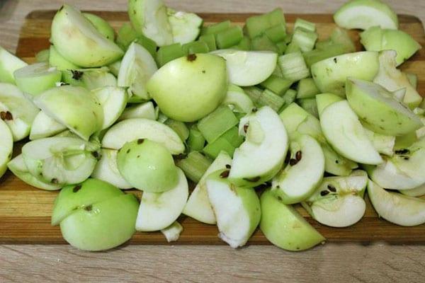nasjeckajte jabuke za kompot