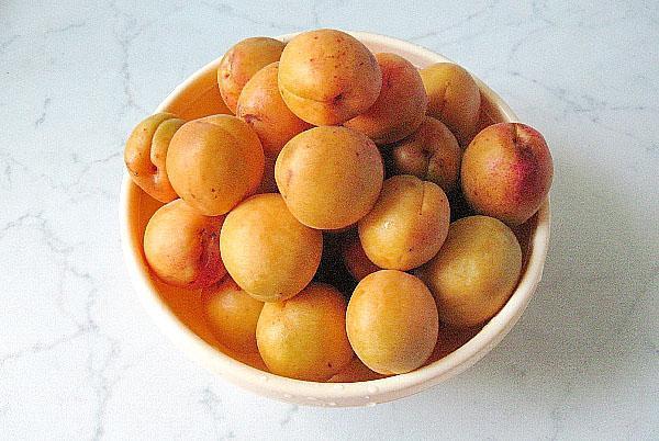 vask og tørk aprikosene