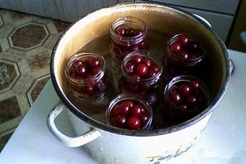 put jars of cherries on sterilization