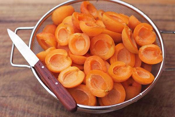 remove pits from apricots