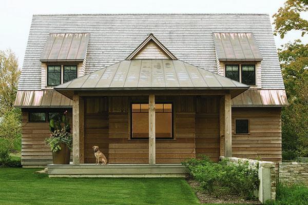 toit d'une maison en bois