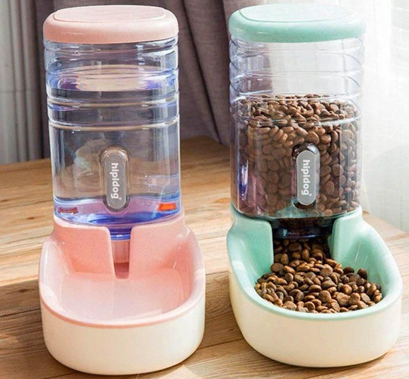 how the automatic feeder works