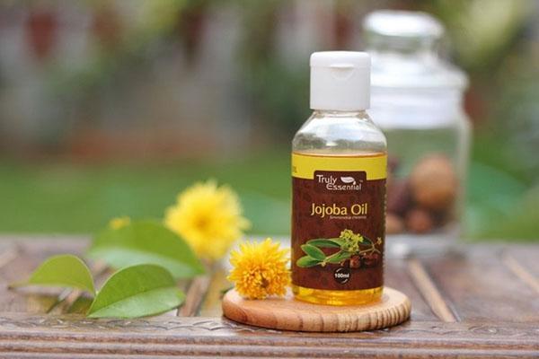 natural jojoba oil
