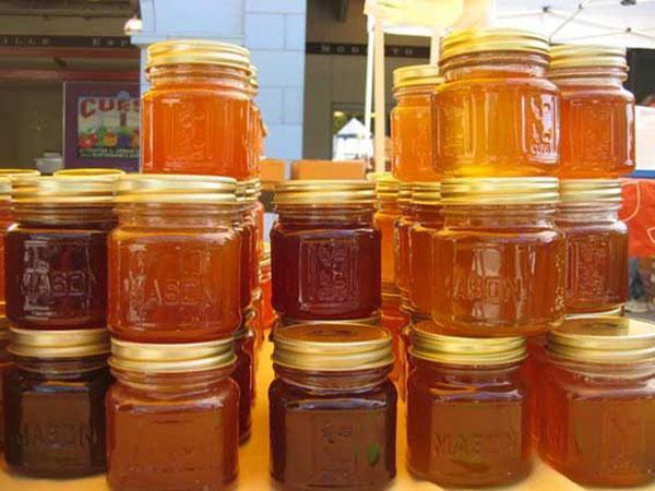 méz tárolása üvegekbe