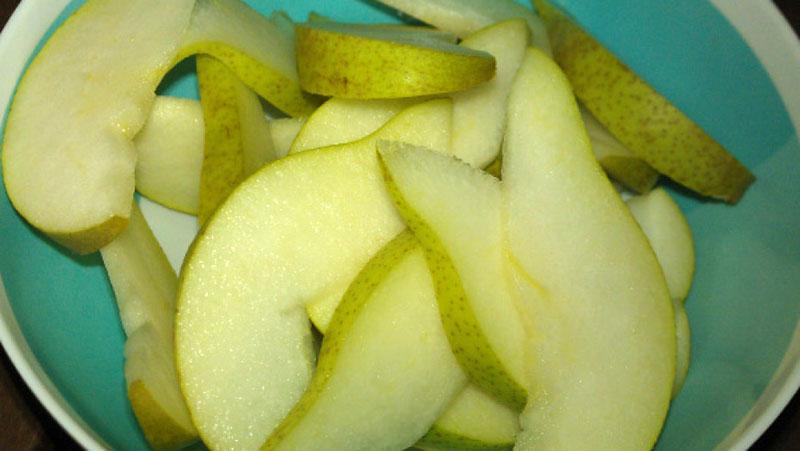 cut pears into wedges