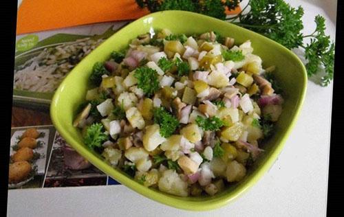 marinētu sēņu salāti