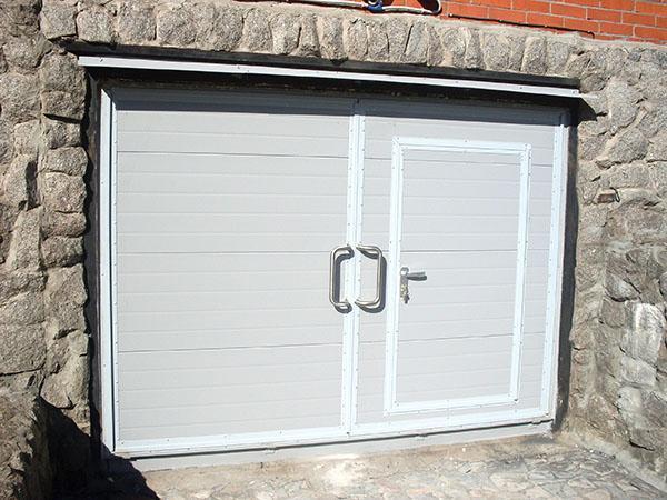 garažna ljuljačka vrata