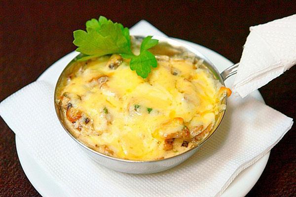julienne with mushrooms according to the classic recipe