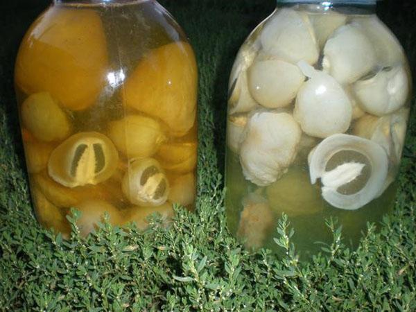 Cum săriți ciupercile pentru iarnă, o rețetă de ciuperci sărate în borcane într-un mod cald și rece