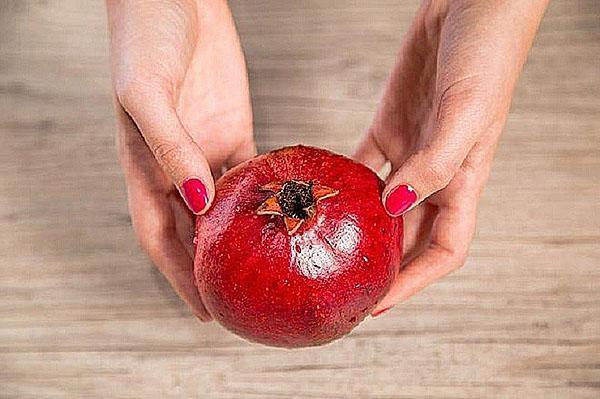 choose ripe pomegranate
