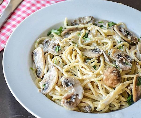 italiensk pasta med svampe